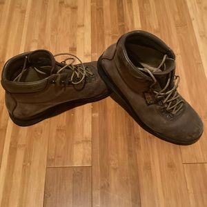 Vasque Sundowner Gore-Tex Boots with Kevlar Laces, Mens 8.5